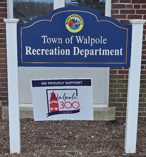 Walpole 300th Committee is selling Lawn Signs